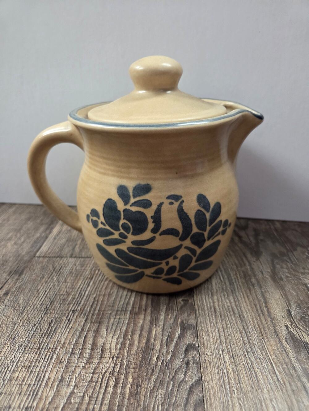 Pfaltzgraff Folk Art stoneware 40 oz teapot (Model #550) Pitcher + Lid
